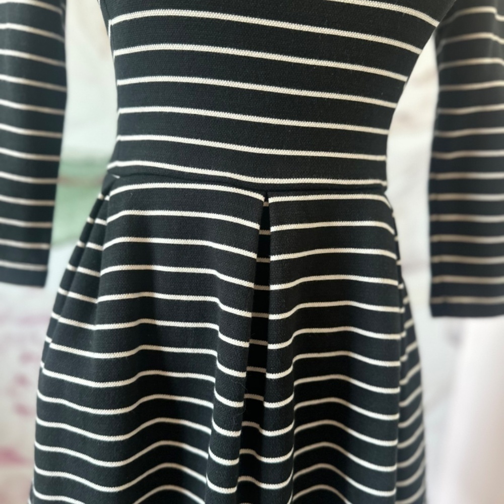 Banana Republic Black and White Striped Flared Women's Dress Size 0 - Picture 8 of 10